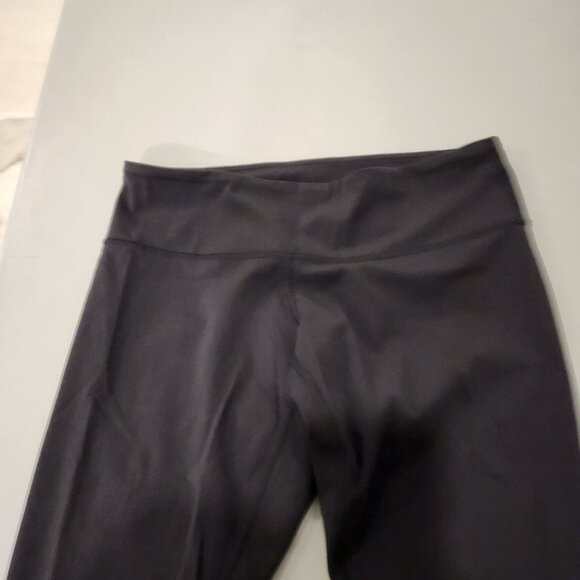Black Lululemon Capris Size 8 - Picture 2 of 7